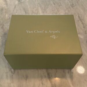 Van Cleef and Arpels box with bag